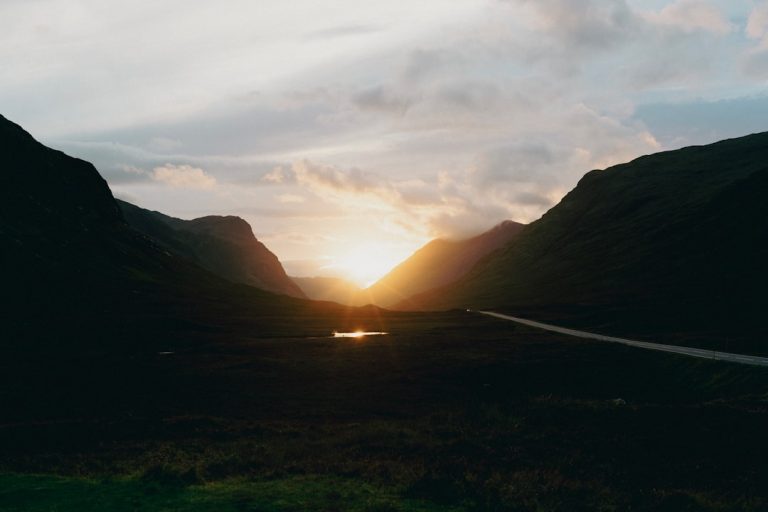 The Art of Solo Travel: Embracing Adventure and Independence